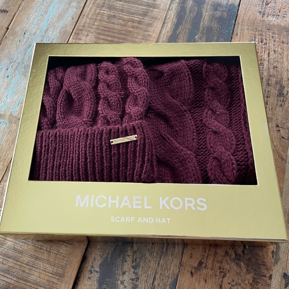 NEW Michael Kors Knit Scarf & Hat Set
